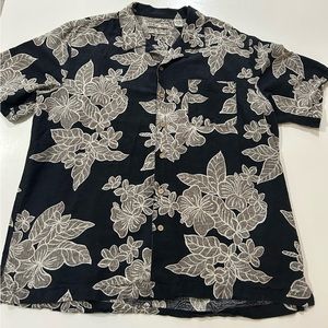 Batek Bay 100% Silk Men’s Button Down Shirt Size XL. Gently worn.